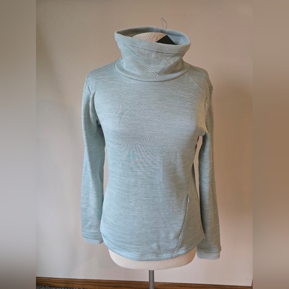NWT Spyder Active Light Green Sweater Women's Size M.